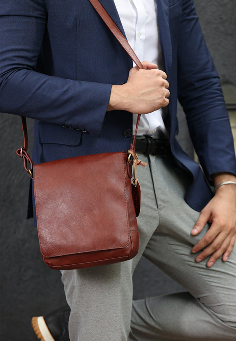 The Drey Leather Messenger Bag
