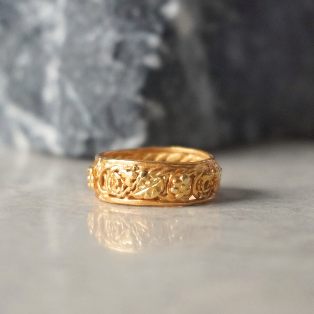 Ubas Gold Filigree Ring Band