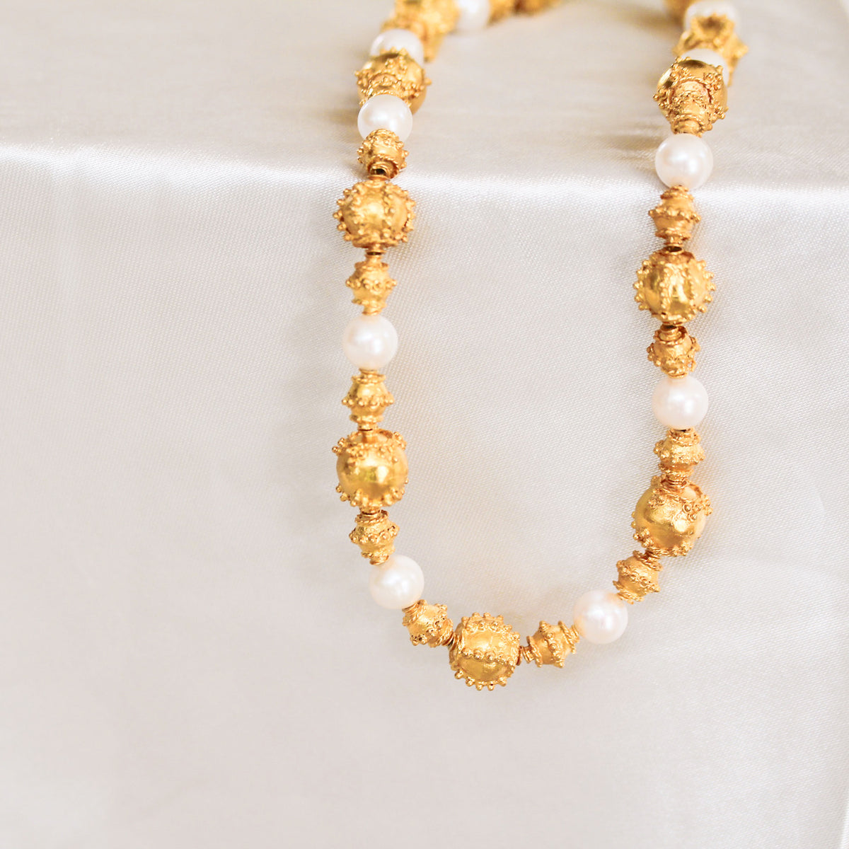 Parug-Parug Pearl Tamburin Gold Necklace